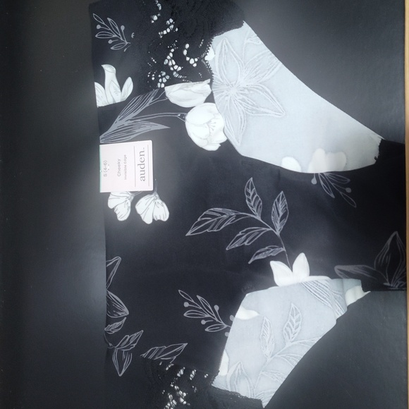 XS 2 pairs briefs, 4 thongs and 3 bikini style panties - Picture 7 of 10